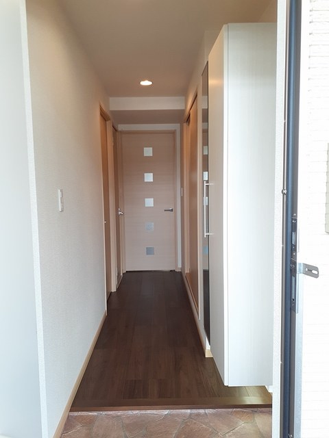 プラシードＢ 玄関