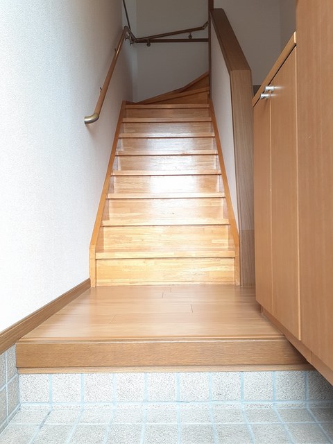 サニーフォレストＣ 玄関