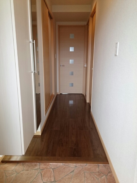 プラシードＢ 玄関