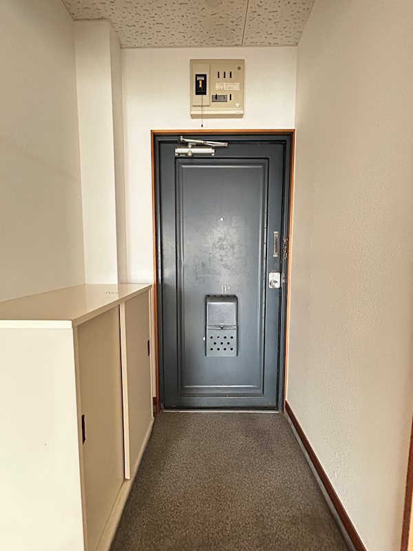 ハイツカトレアA 玄関
