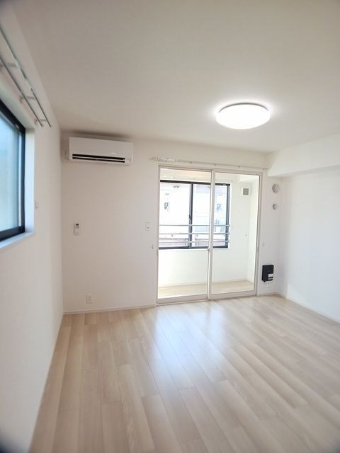 レジデンス・デルソーレ リビング