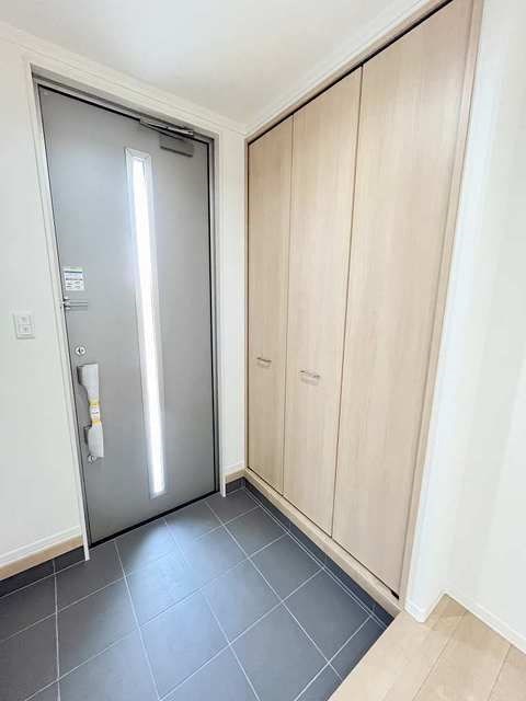 西山町戸建て 玄関