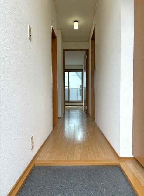 ロワールＢ 玄関