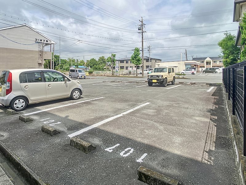 シンフォニー  駐車場