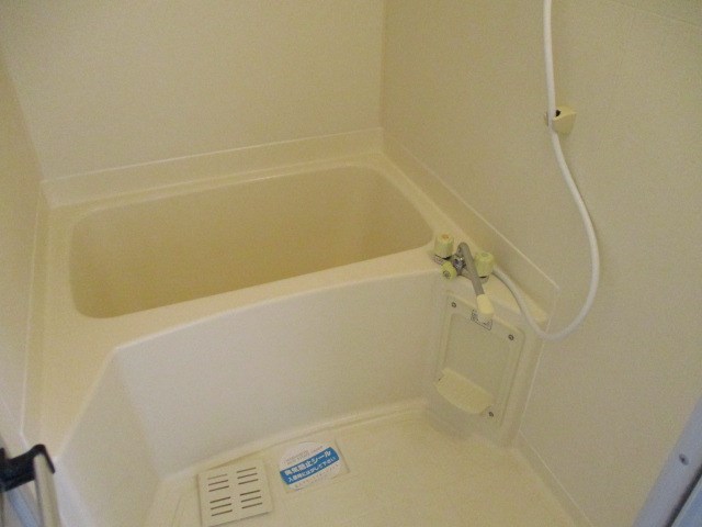 半田ビレッジ５号棟 風呂画像