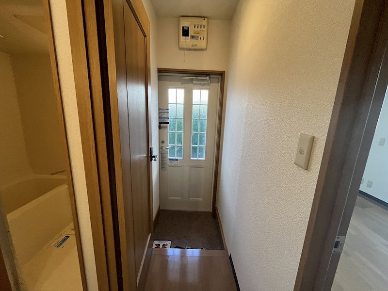 半田ビレッジ５号棟 玄関