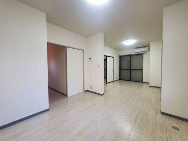 イーストハウス リビング