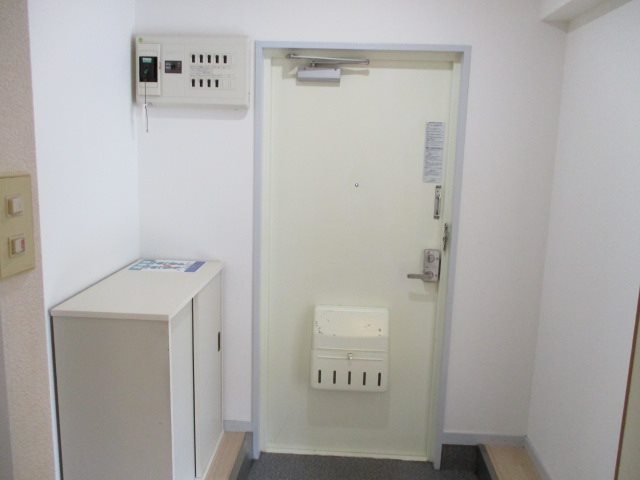 ライトアップ萩丘２番館 玄関