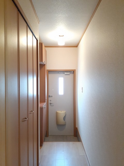プラシドＣ 玄関