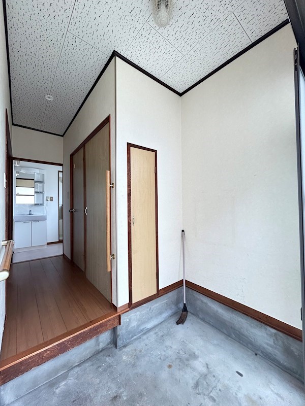 楊子町貸家 玄関