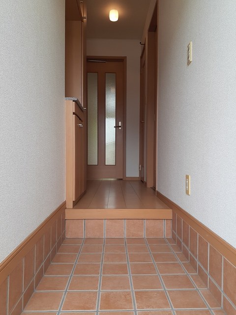 ウエスト．テール 玄関