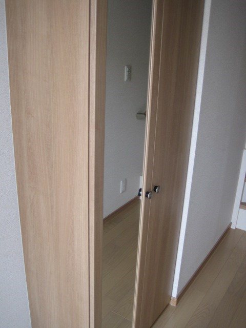 メゾンラフィーネＢ 玄関