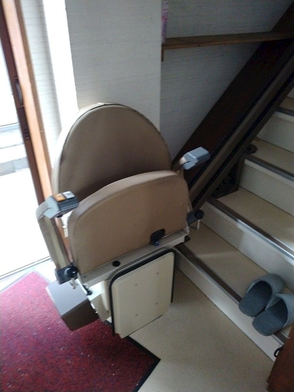 スギビル 玄関