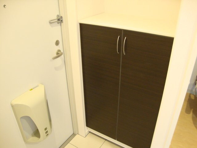 山七ビルヂング 玄関