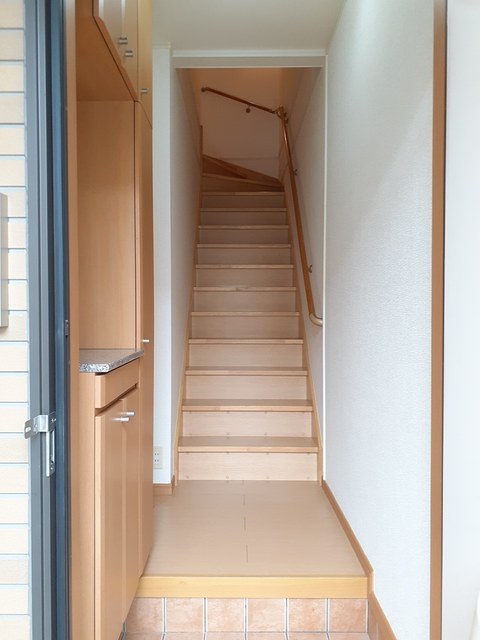 クリスタル　ティアラＡ 玄関