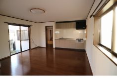 入野町16109-9一戸建 リビング