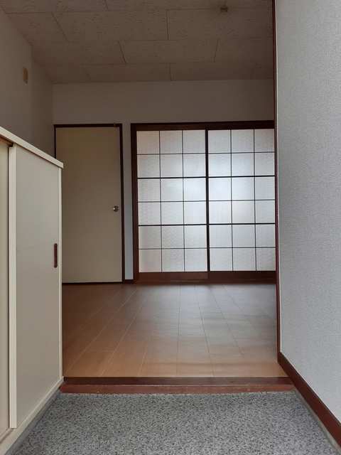 ハイツ長藤 玄関