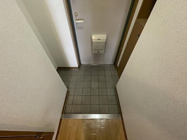 ティアラ植松 玄関