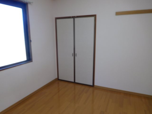 ファミールB ベッドルーム