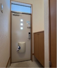 テニメントハウスフルール 玄関