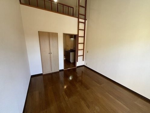 ビバリーハウス早出 リビング