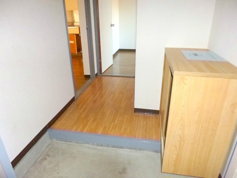 ベェスイズライフＡ 玄関