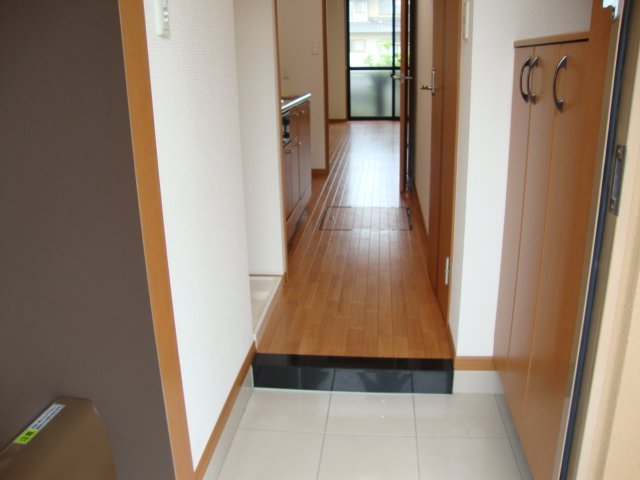 サーバタ 玄関