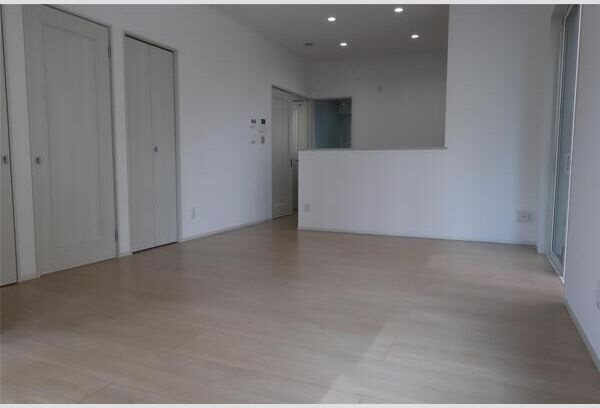 幸四丁目貸家(中) リビング