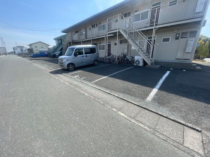 コーポ秋田 駐車場