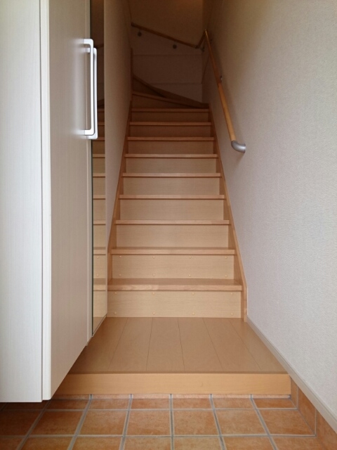 グランリベアＷＨ 玄関