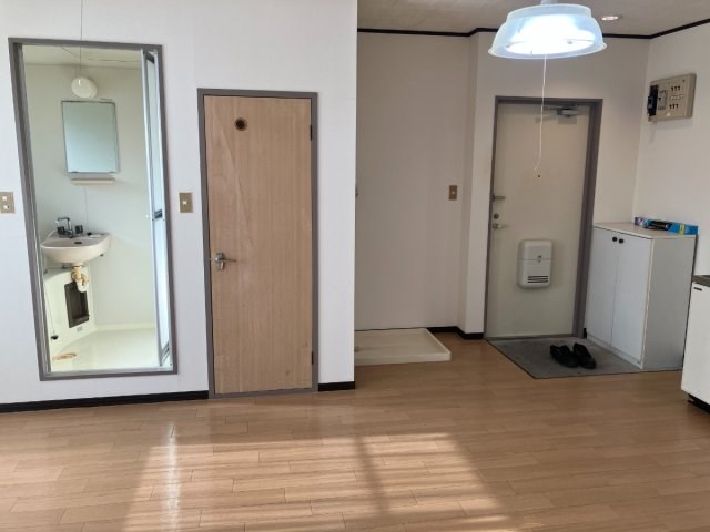 メゾンアイサン助信 玄関