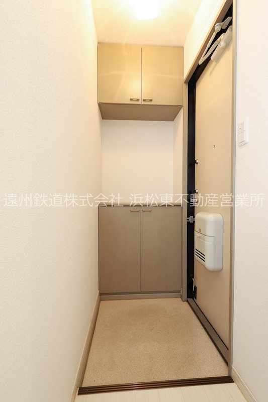 ハイカムール和田A 玄関