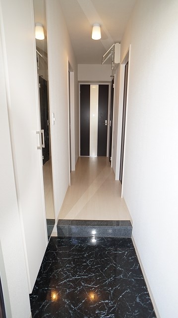 グランドール新貝 玄関