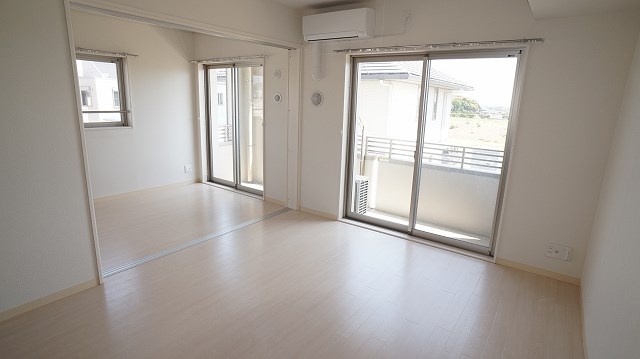 グランドール新貝 リビング