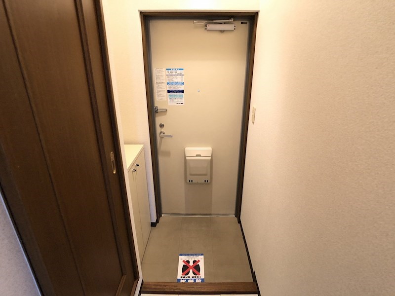 ランドRファースト 玄関