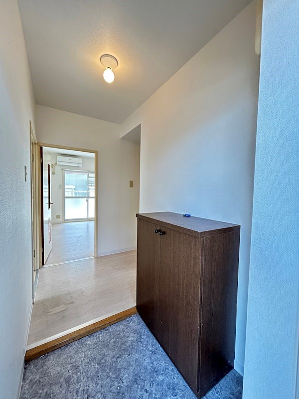 マ・メゾン中島 玄関