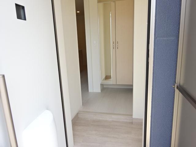 シーダー初生 玄関