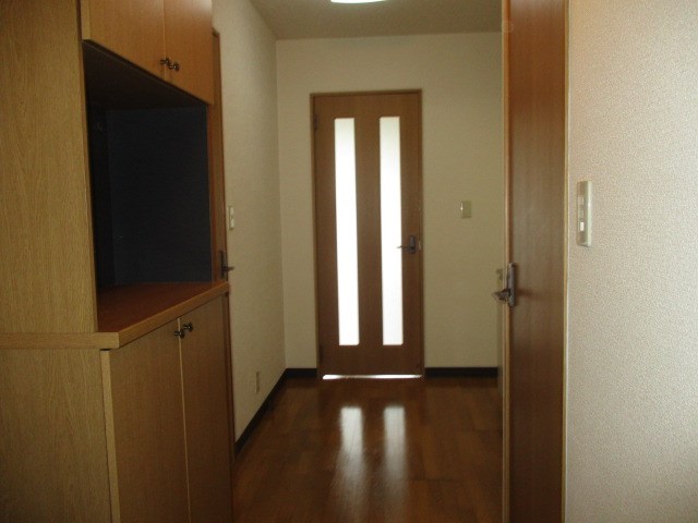 半田ビレッジ６号棟 玄関