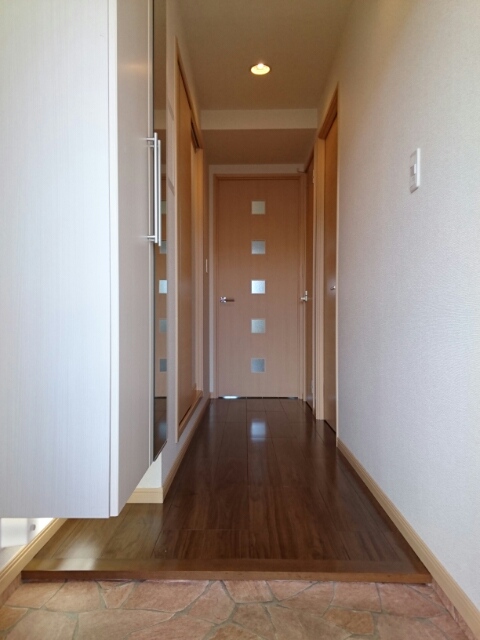 プラシードＡ 玄関