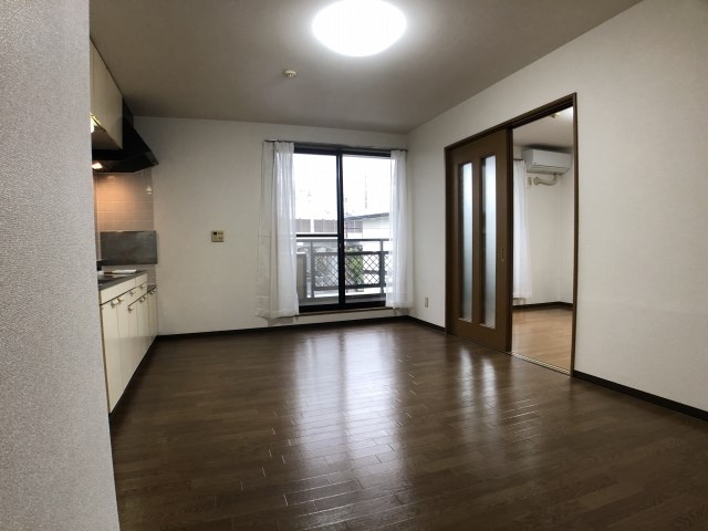 クラウンハイツN リビング