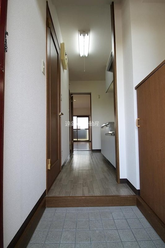 ルースヤハタ 玄関