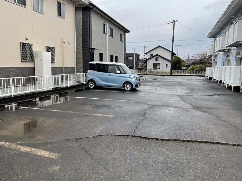 グランドヒルズ 駐車場