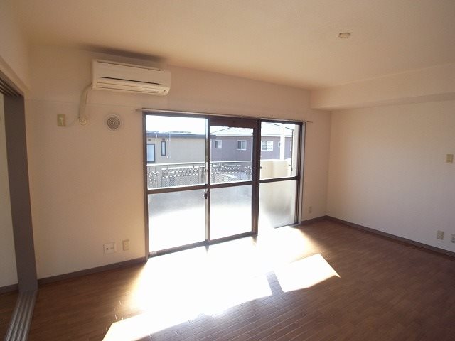 リバーサイド鳥之瀬 リビング