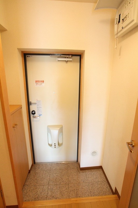 スカイコート高尾 玄関