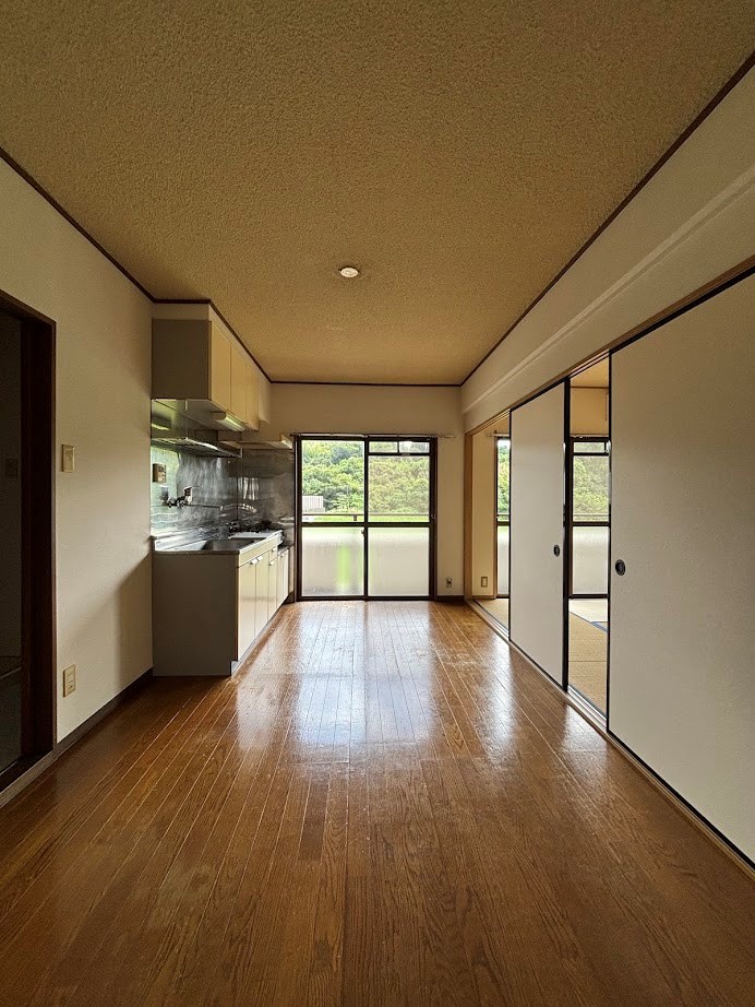 White Tablet East リビング