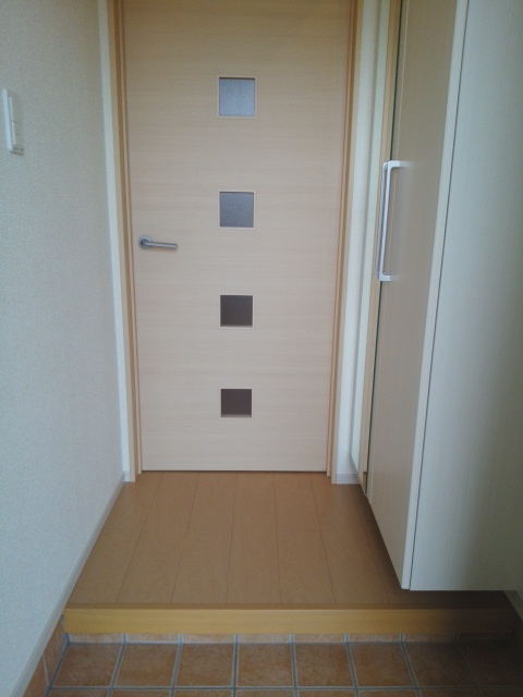 ラ・ルーチェ 玄関