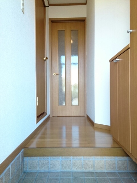 クレストールアイリスＡ 玄関