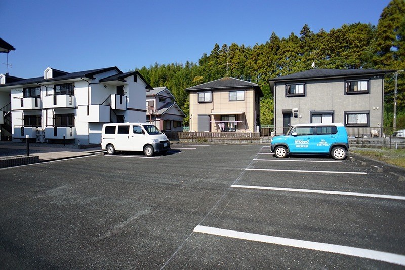 ライラックA 駐車場