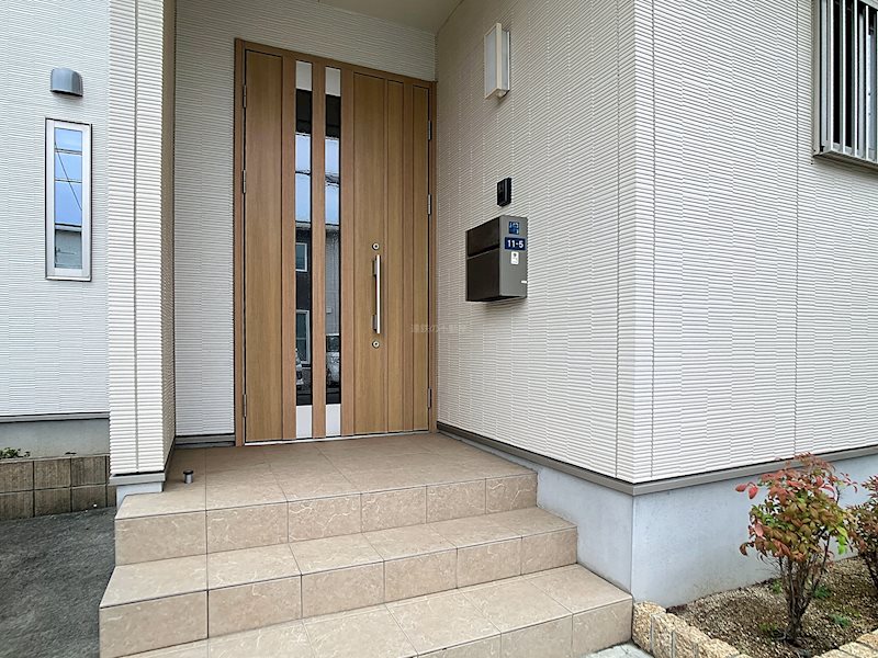 上浅田1丁目11-5貸家 玄関