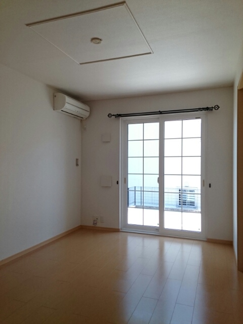 エーデル・ハイム西都台 リビング